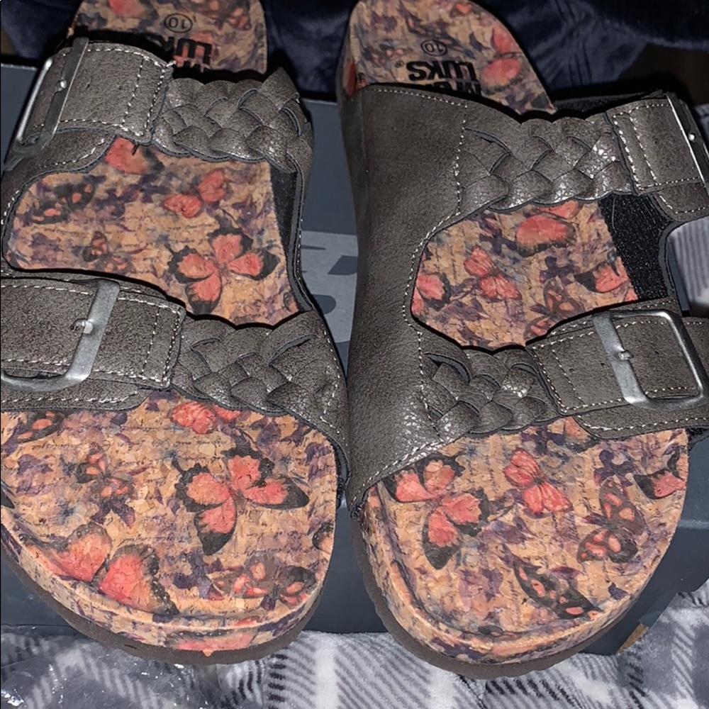 Muk Luks double strap sandals 💕💕
